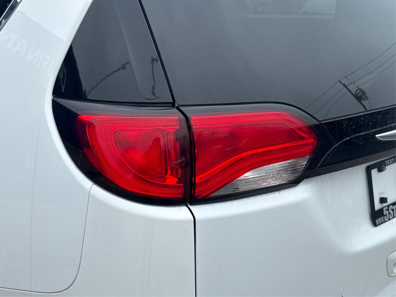 2023 Chrysler Grand Caravan SXT REMOTE START REAR CAM WE FINANCE ALL CREDIT Photo