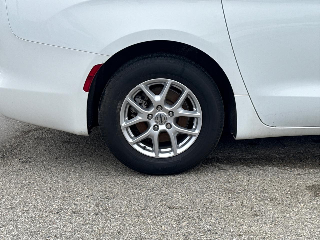 2023 Chrysler Grand Caravan SXT REMOTE START REAR CAM WE FINANCE ALL CREDIT Photo