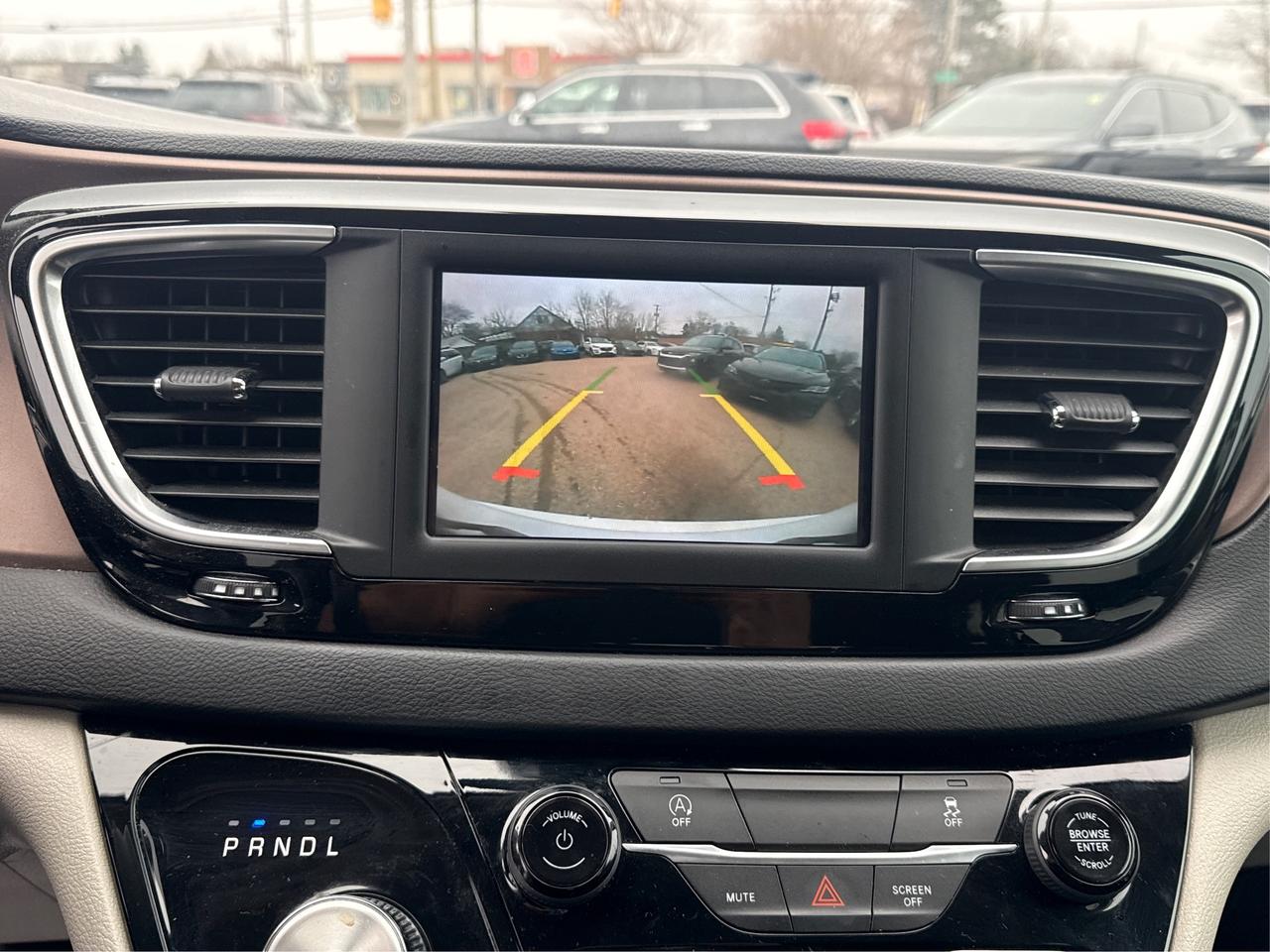 2023 Chrysler Grand Caravan SXT REMOTE START REAR CAM WE FINANCE ALL CREDIT Photo