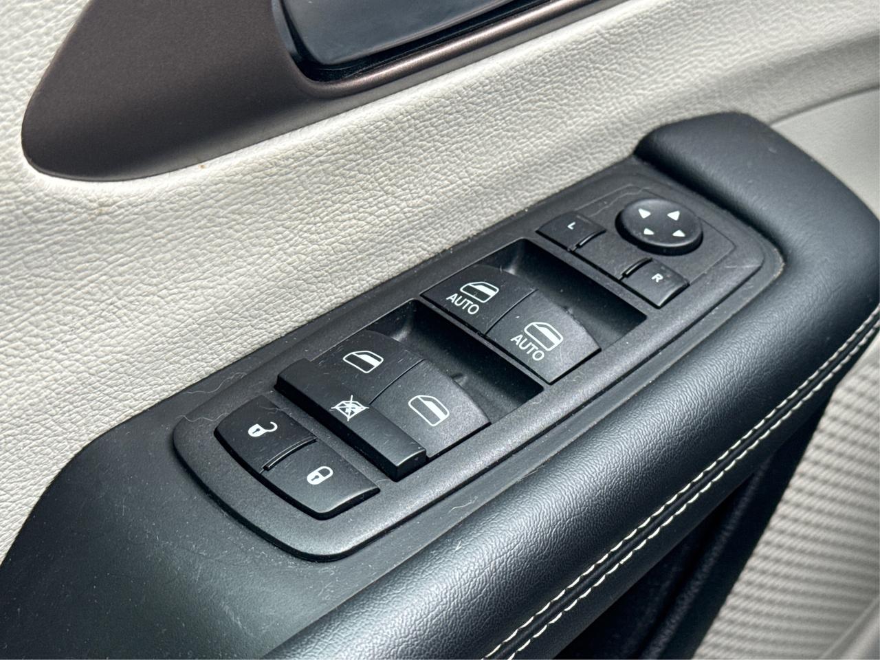 2023 Chrysler Grand Caravan SXT REMOTE START REAR CAM WE FINANCE ALL CREDIT Photo