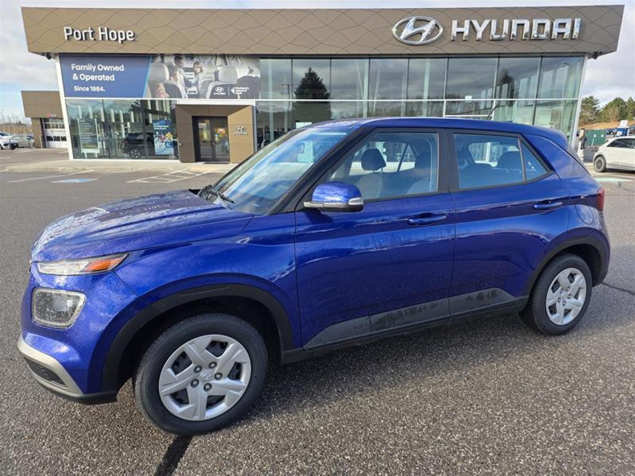 2023 Hyundai Venue FWD Essential (Two-Tone) Photo