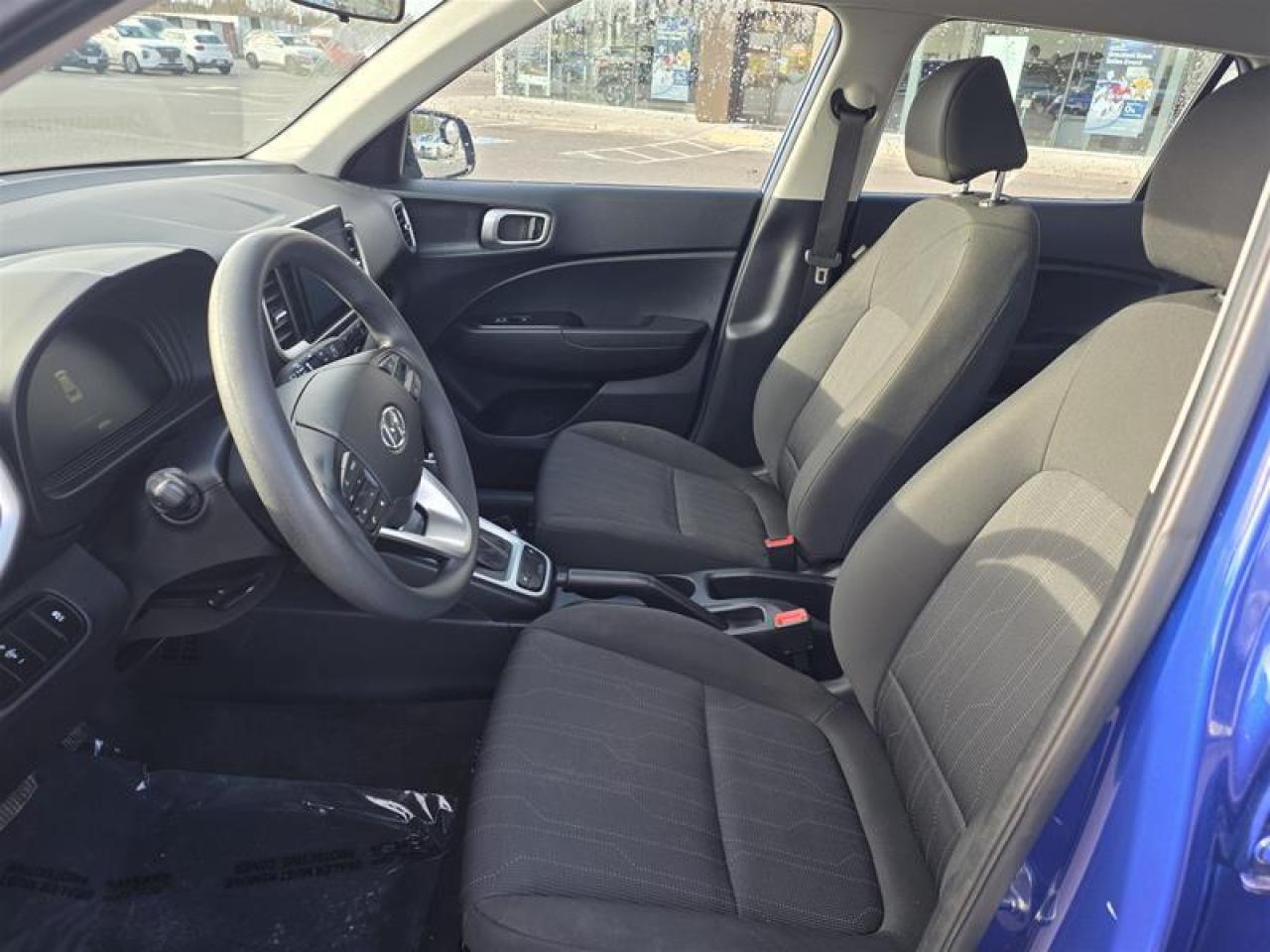 2023 Hyundai Venue FWD Essential (Two-Tone) Photo