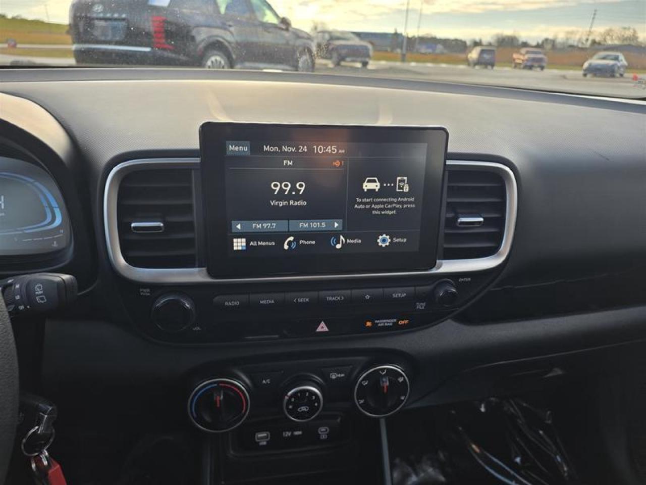 2023 Hyundai Venue FWD Essential (Two-Tone) Photo