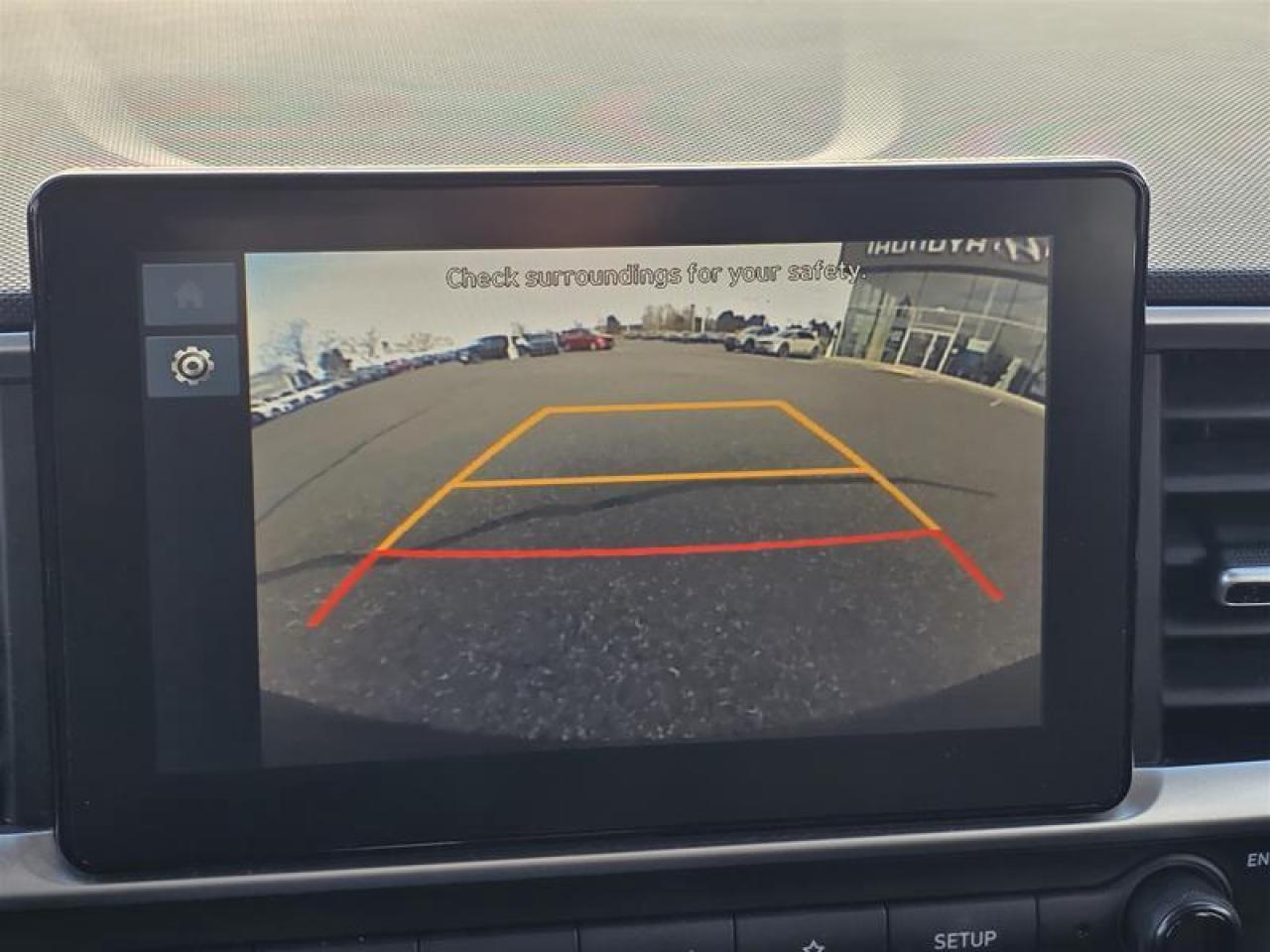 2023 Hyundai Venue FWD Essential (Two-Tone) Photo