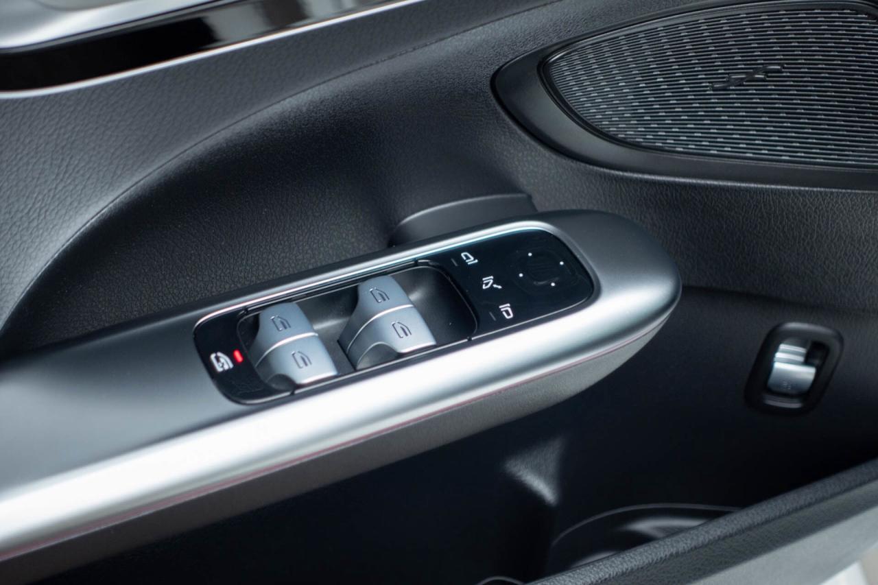 2023 Mercedes-Benz C-Class C300 4MATIC Sedan Photo