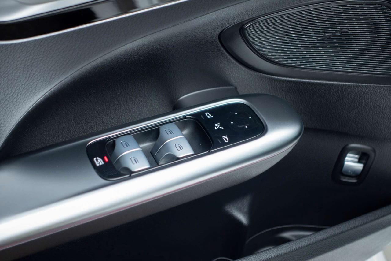 2023 Mercedes-Benz C-Class C300 4MATIC Sedan Photo