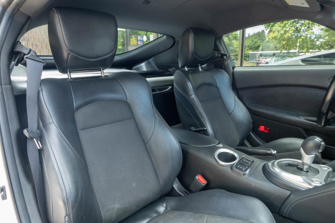 2017 Nissan 370Z 370Z Coupe Sport Touring Photo