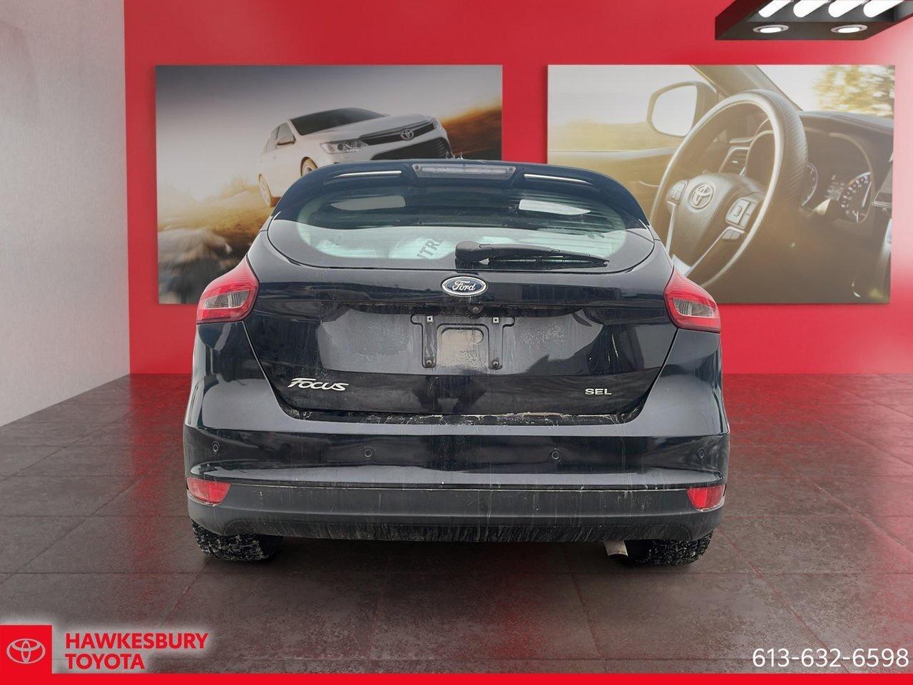 2017 Ford Focus SEL alloy wheels, a power moonroof, a rear-view ca Photo2