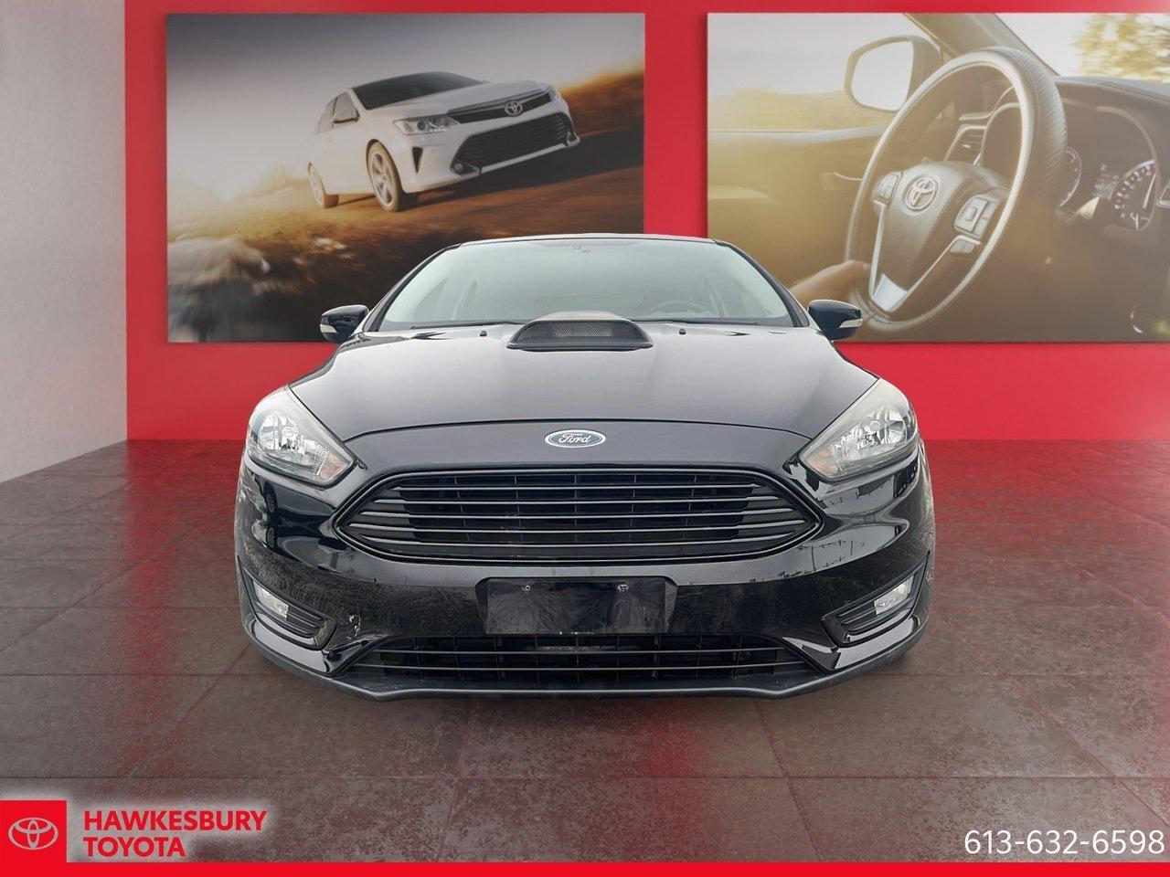 2017 Ford Focus SEL alloy wheels, a power moonroof, a rear-view ca Photo