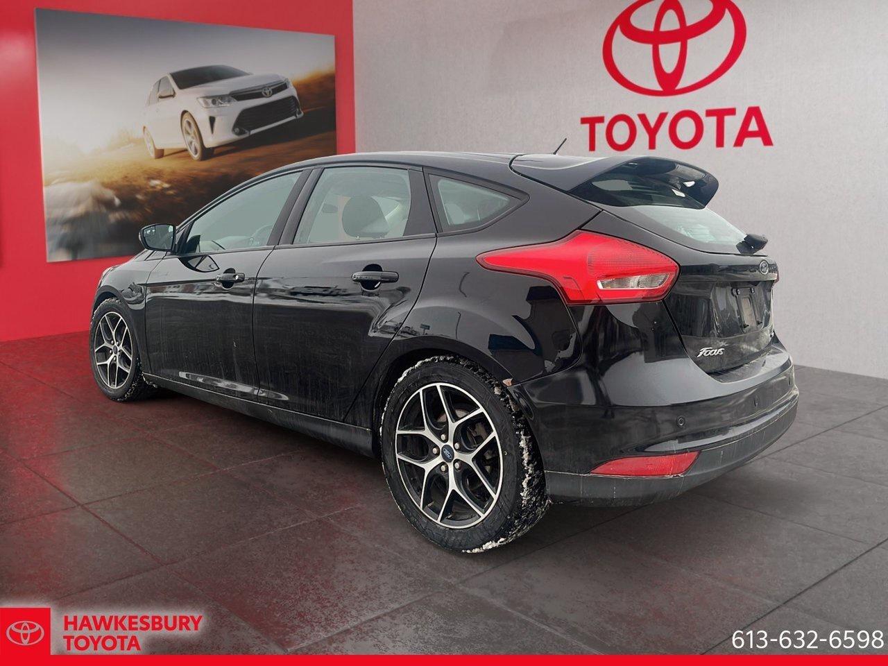 2017 Ford Focus SEL alloy wheels, a power moonroof, a rear-view ca Photo