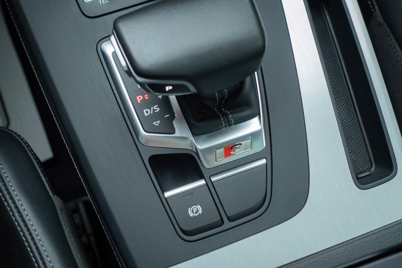 2018 Audi SQ5 3.0T Progressiv Quattro Photo