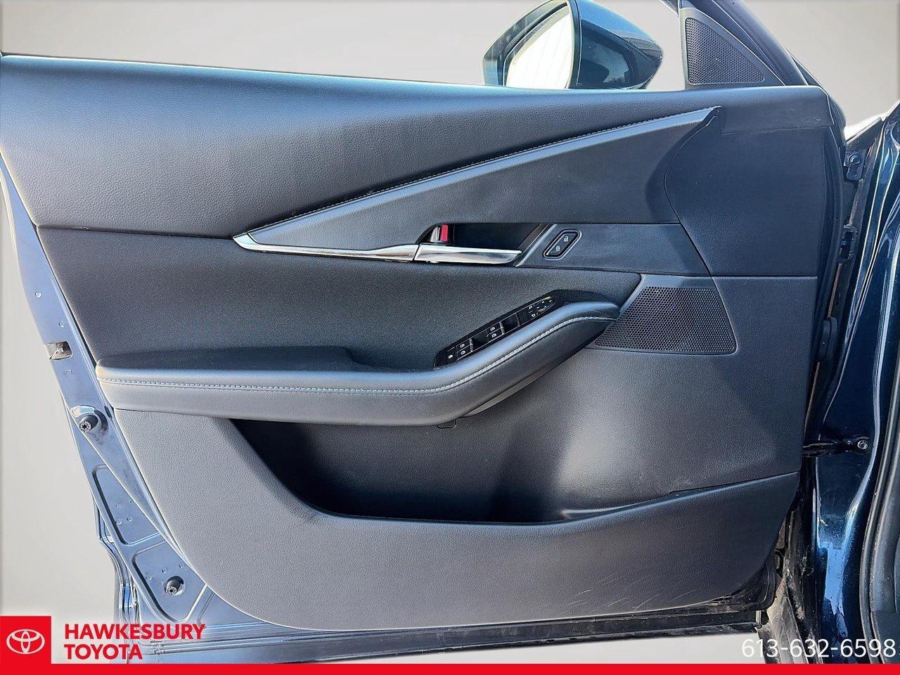 2024 Mazda CX-30 GS A stylish and modern compact SUV / Un VUS compa Photo