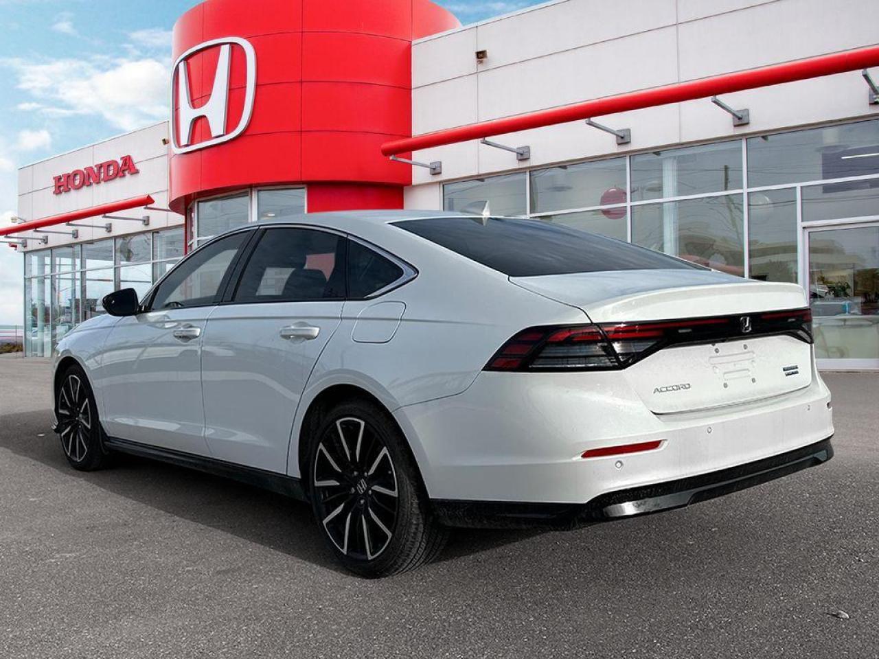 2025 Honda Accord Hybrid TOURING Photo3