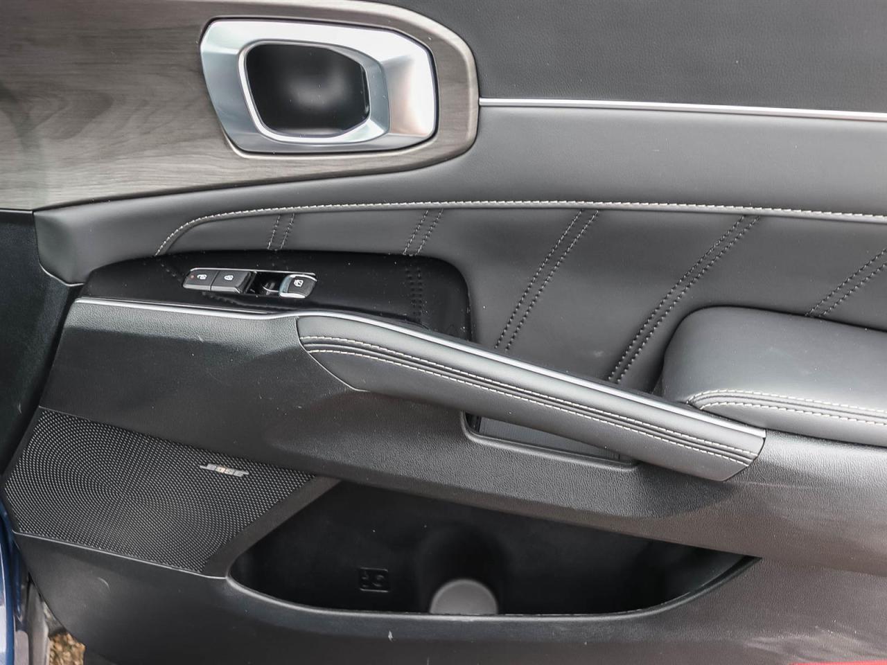 2025 Kia Sorento X-LINE LIMITED   SNOW TIRES INCLUDED   CLEAN Photo