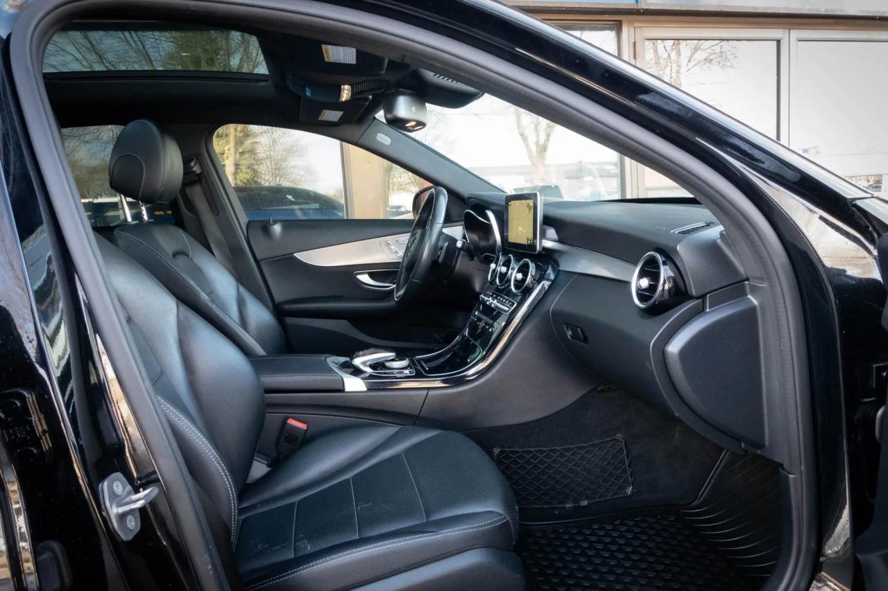 2017 Mercedes-Benz C-Class C300 4MATIC Sedan Photo