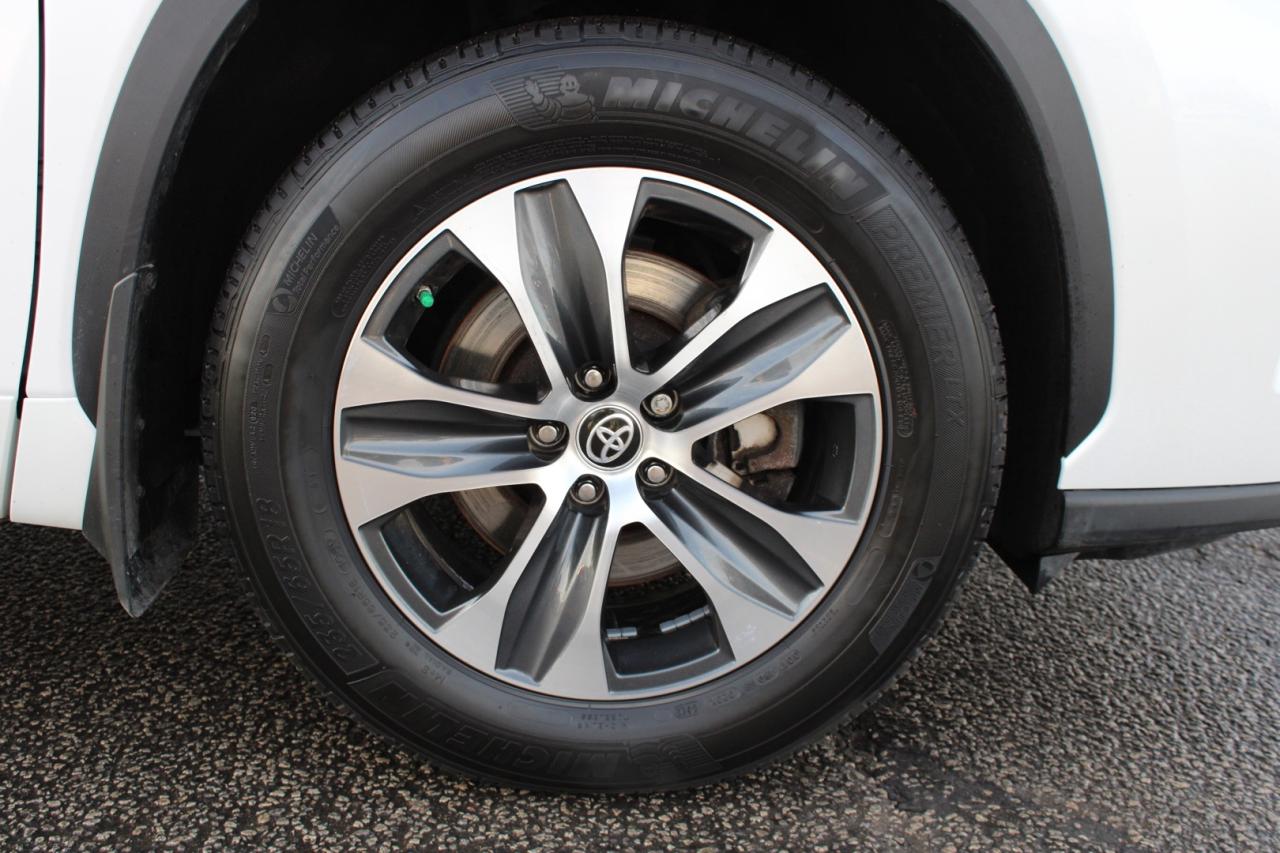 2023 Toyota Highlander XLE AWD 2.4L Navigation Camera 8 Passenger $134/We Photo