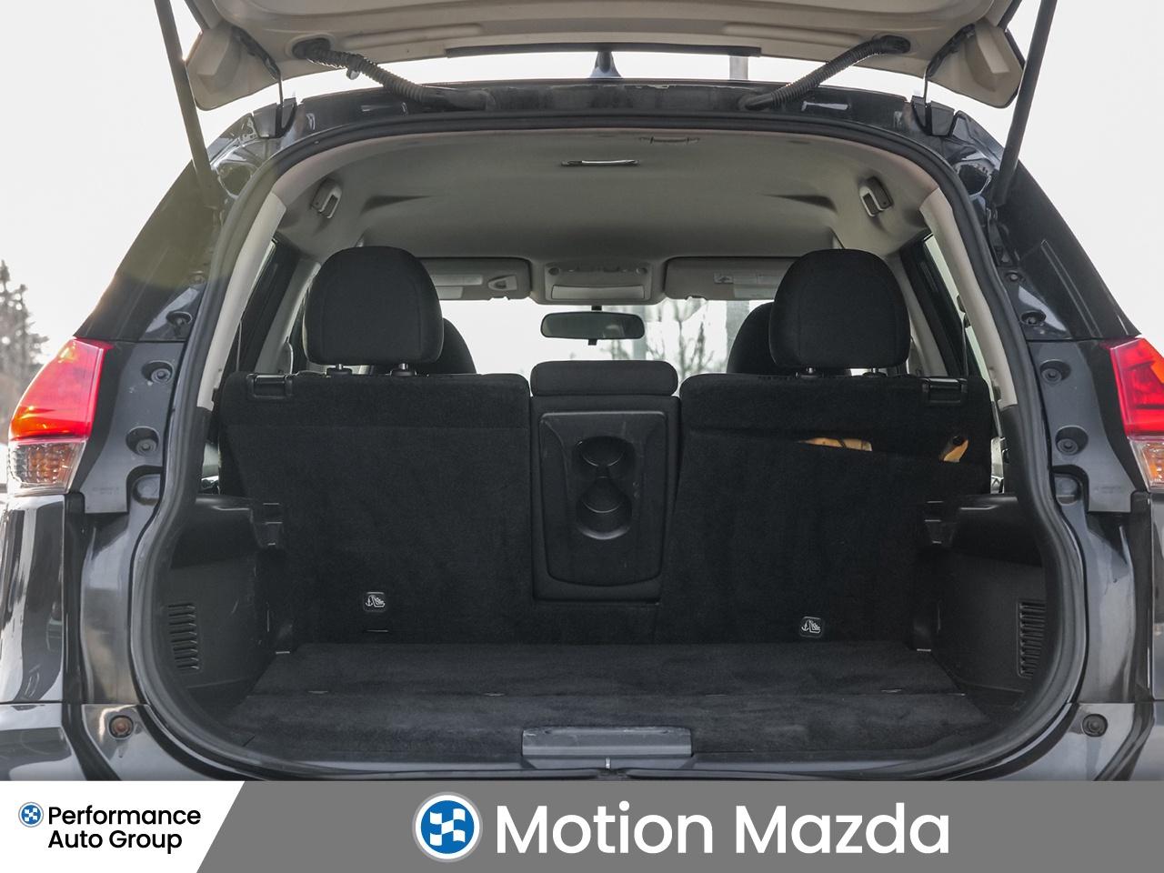 2018 Nissan Rogue AWD SV   FRESH TRADE   CLEAN CARFAX   HEATED SEATS Photo