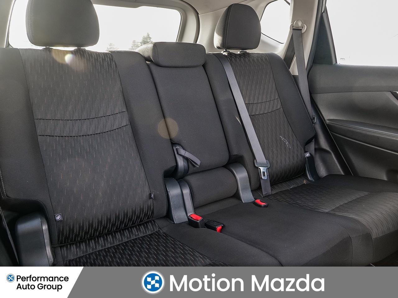 2018 Nissan Rogue AWD SV   FRESH TRADE   CLEAN CARFAX   HEATED SEATS Photo