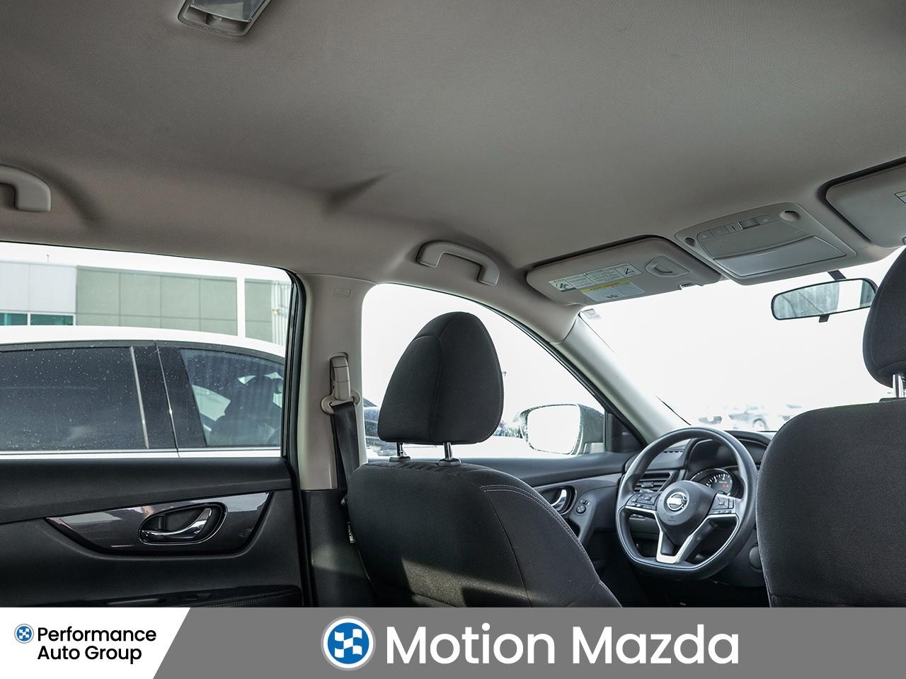 2018 Nissan Rogue AWD SV   FRESH TRADE   CLEAN CARFAX   HEATED SEATS Photo