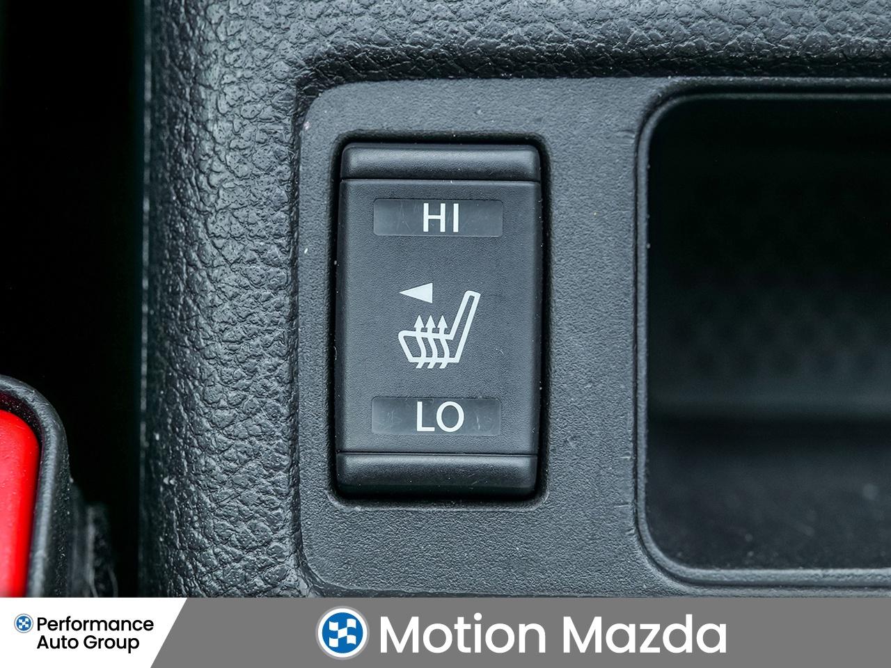 2018 Nissan Rogue AWD SV   FRESH TRADE   CLEAN CARFAX   HEATED SEATS Photo