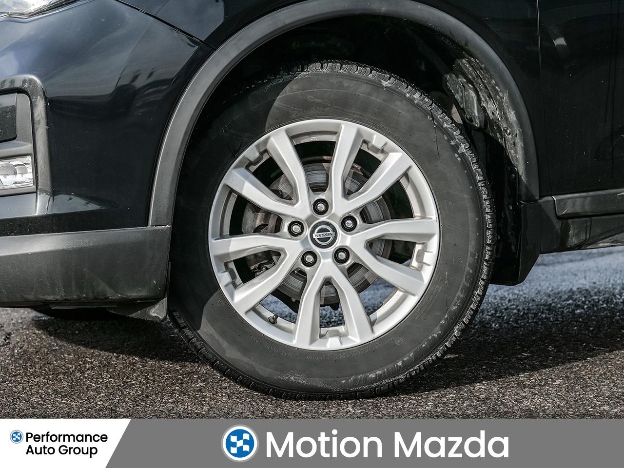 2018 Nissan Rogue AWD SV   FRESH TRADE   CLEAN CARFAX   HEATED SEATS Photo