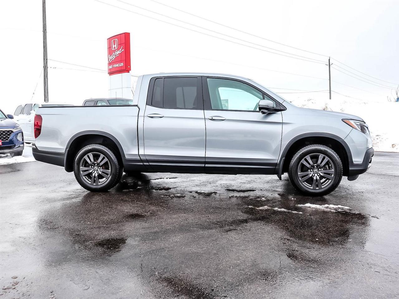 2019 Honda Ridgeline SPORT Photo2