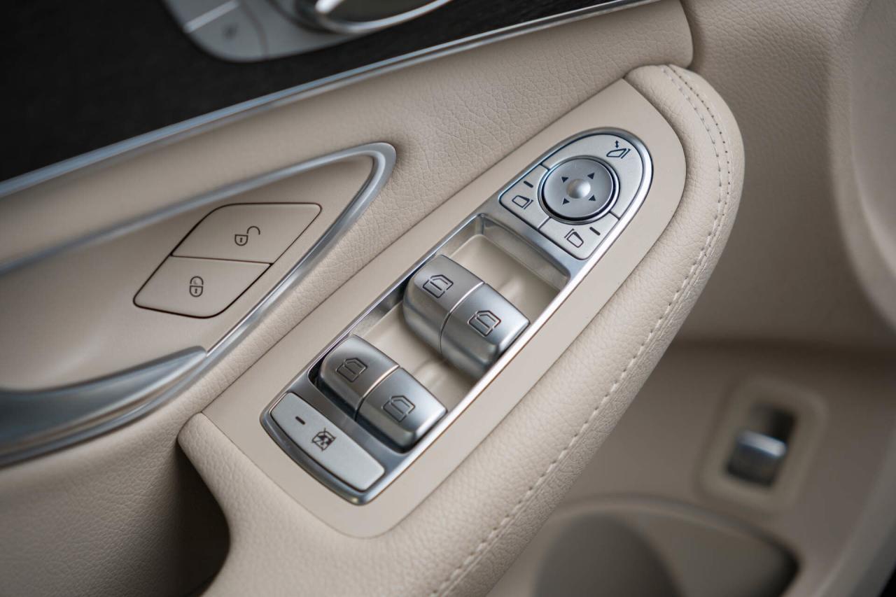 2019 Mercedes-Benz C-Class C300 4MATIC Photo