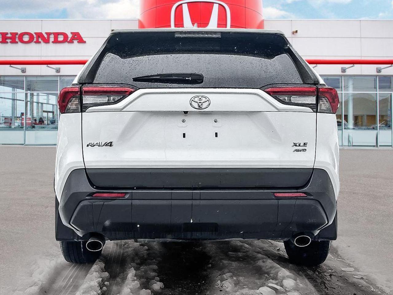 2022 Toyota RAV4 XLE Photo4