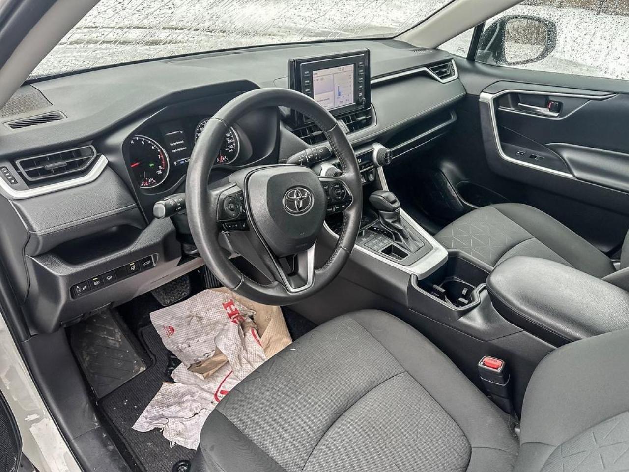 2022 Toyota RAV4 XLE Photo