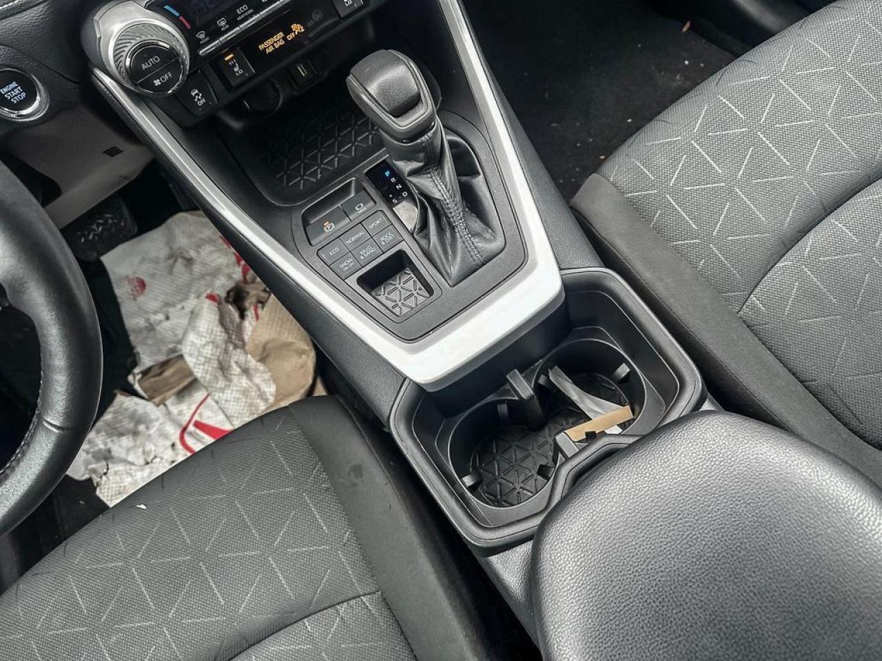 2022 Toyota RAV4 XLE Photo