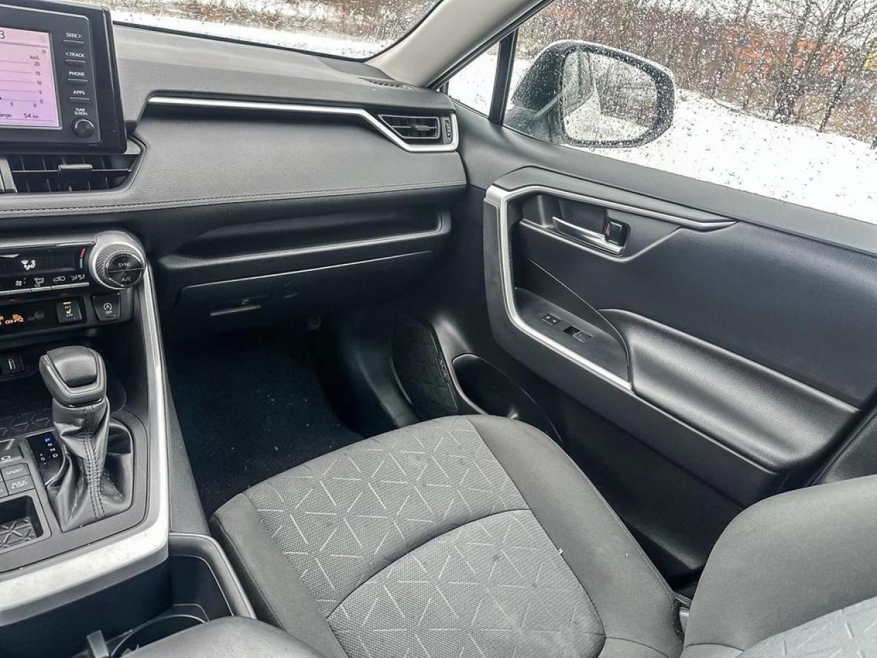 2022 Toyota RAV4 XLE Photo