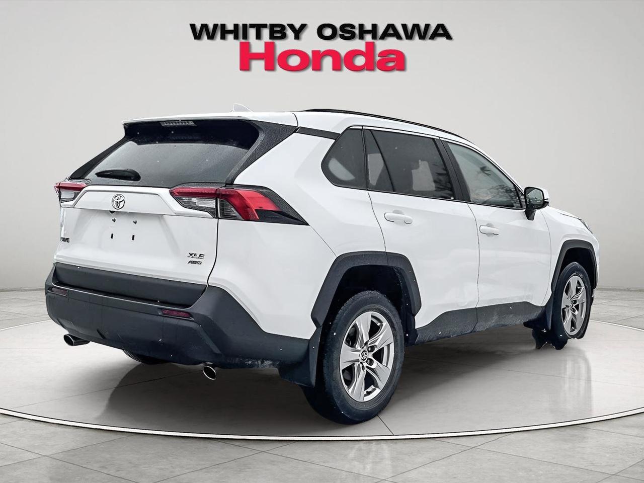 2022 Toyota RAV4 XLE Photo4