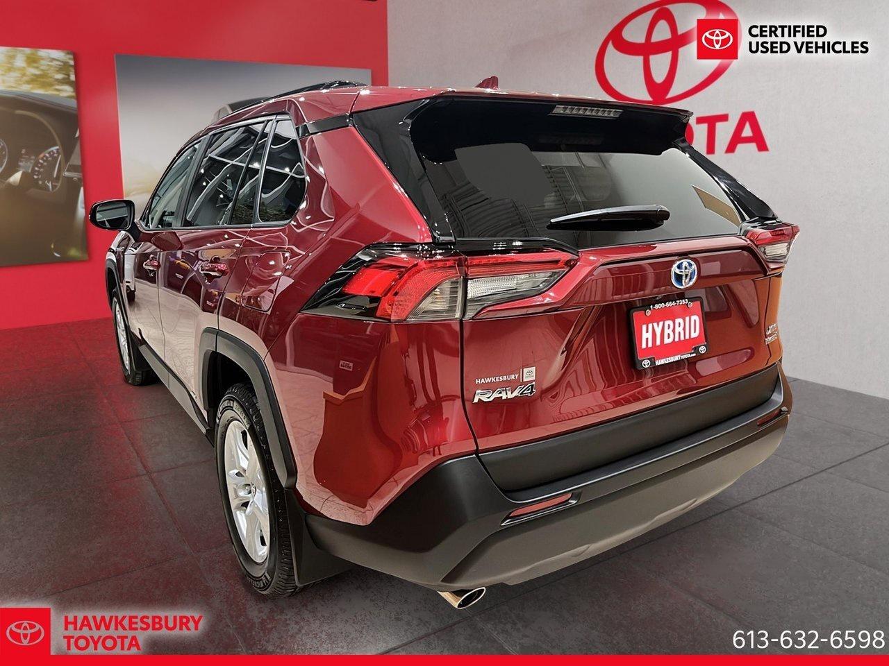 2021 Toyota RAV4 Hybrid XLE heated seats, a touchscreen system with Apple Photo
