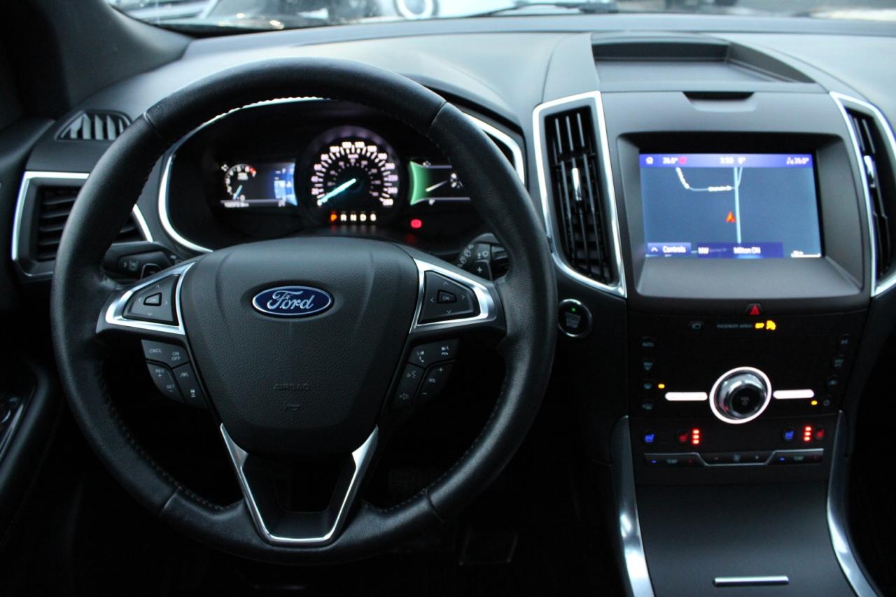 2020 Ford Edge Titanium AWD   No Accident   One Owner   $72/Weekl Photo