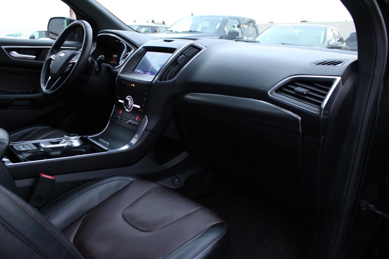 2020 Ford Edge Titanium AWD   No Accident   One Owner   $72/Weekl Photo