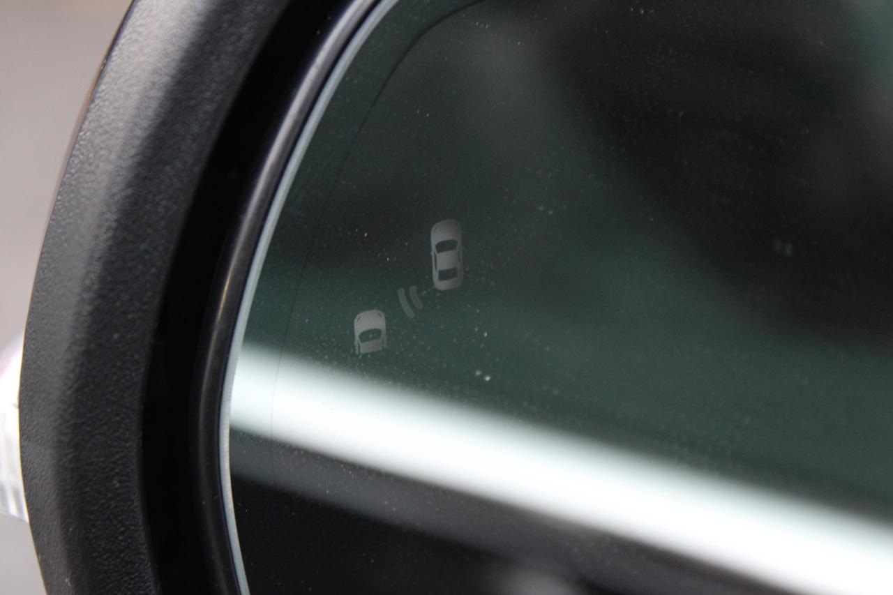 2020 Ford Edge Titanium AWD   No Accident   One Owner   $72/Weekl Photo