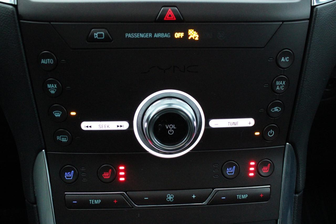 2020 Ford Edge Titanium AWD   No Accident   One Owner   $72/Weekl Photo