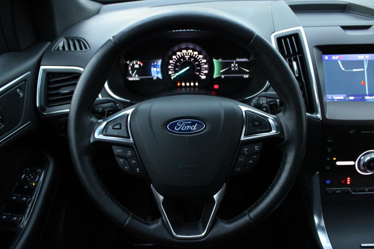 2020 Ford Edge Titanium AWD   No Accident   One Owner   $72/Weekl Photo
