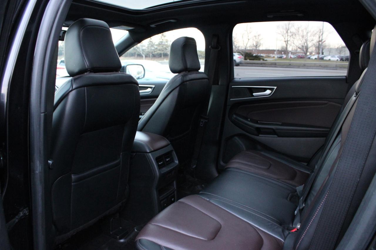 2020 Ford Edge Titanium AWD   No Accident   One Owner   $72/Weekl Photo