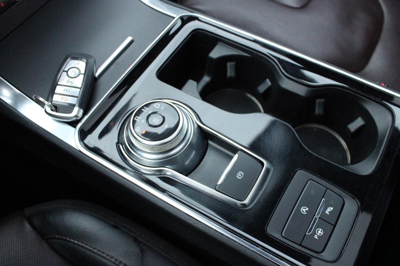 2020 Ford Edge Titanium AWD   No Accident   One Owner   $72/Weekl Photo