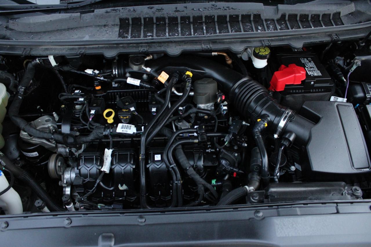 2020 Ford Edge Titanium AWD   No Accident   One Owner   $72/Weekl Photo