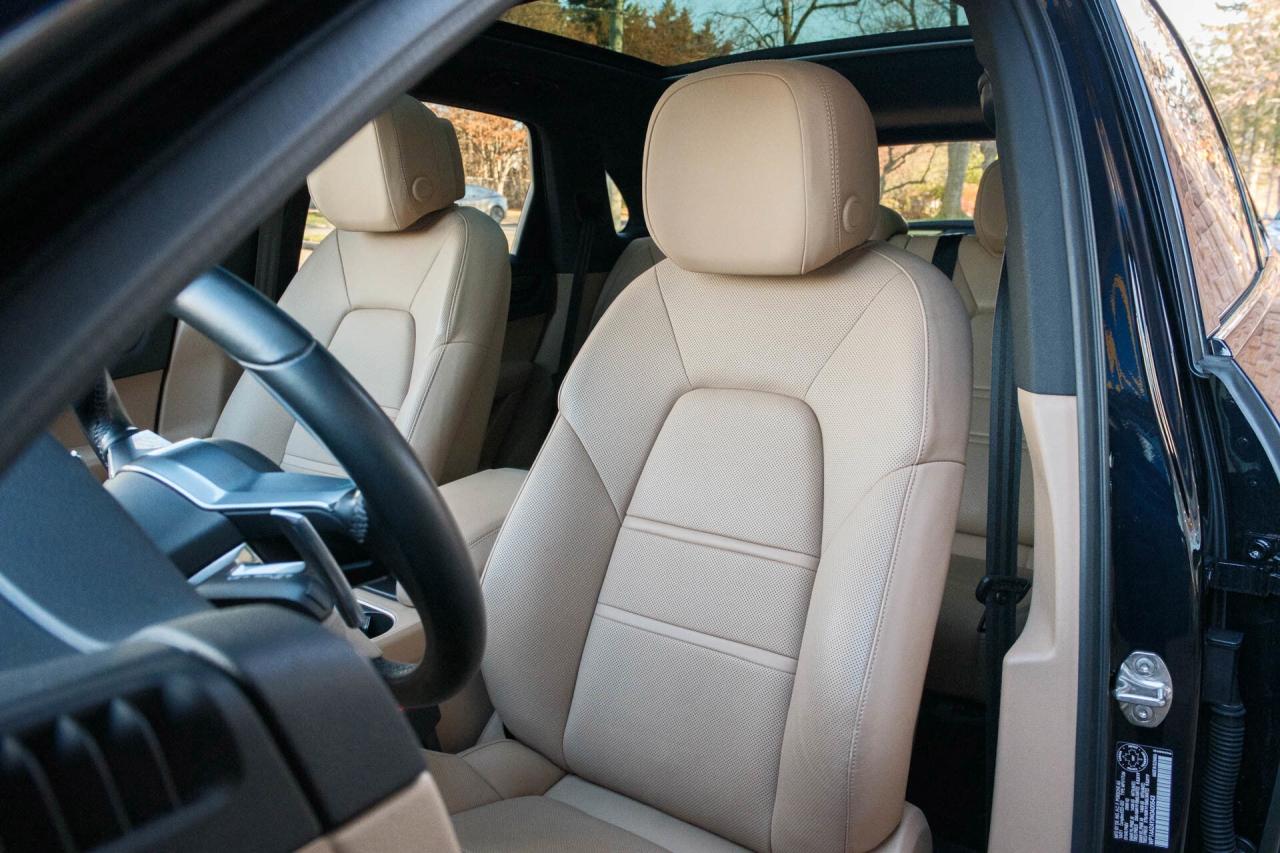 2022 Porsche Cayenne AWD Photo