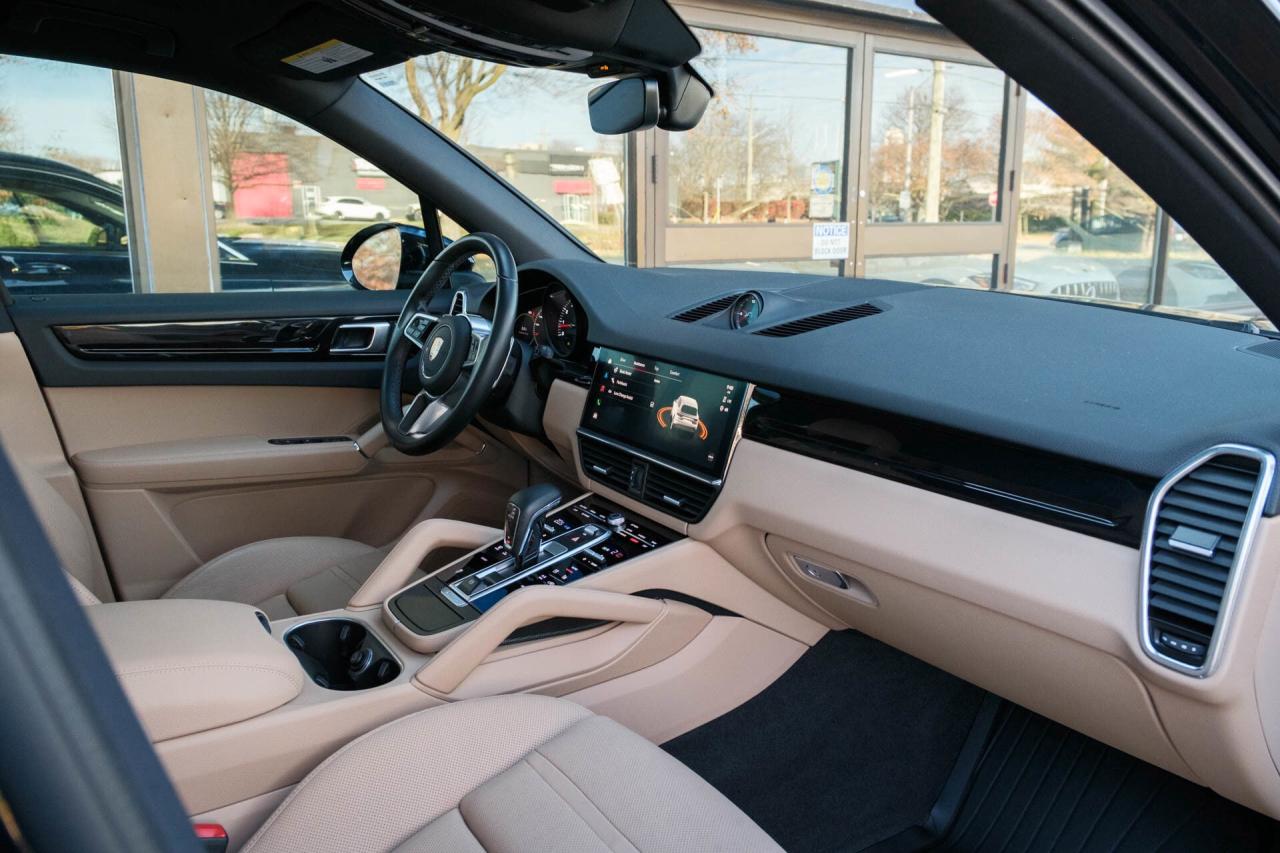 2022 Porsche Cayenne AWD Photo