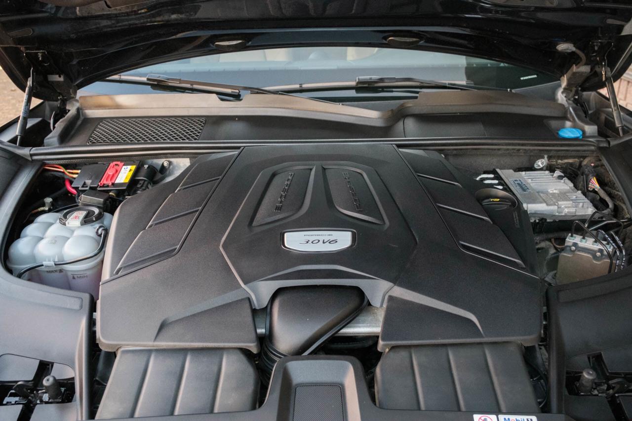 2022 Porsche Cayenne AWD Photo