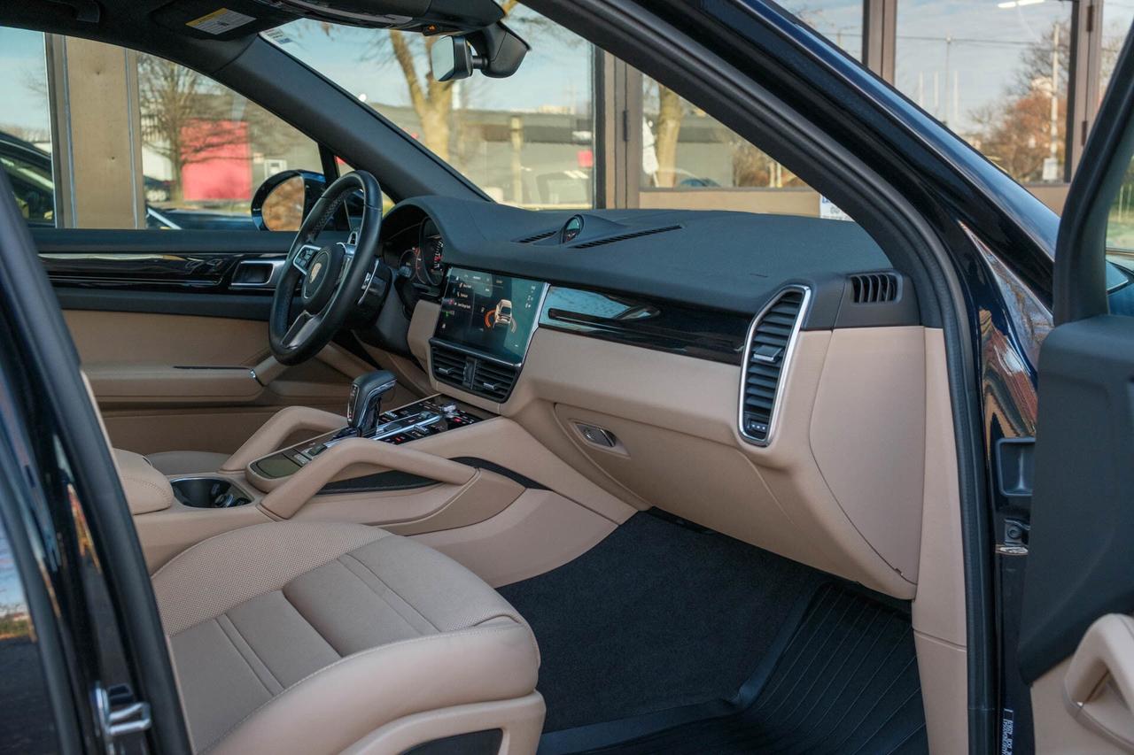 2022 Porsche Cayenne AWD Photo