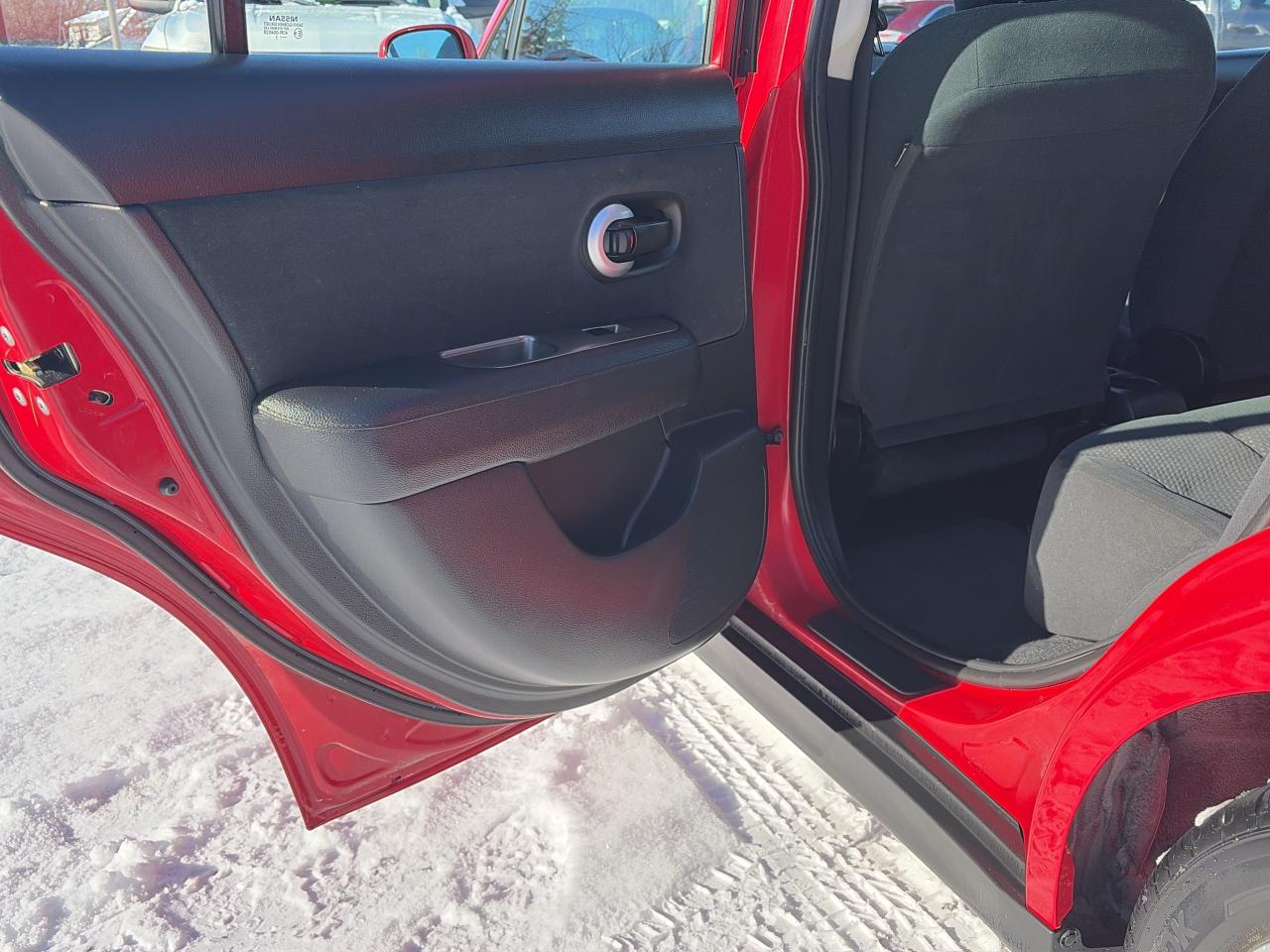 2012 Nissan Versa LOW KM-CLEAN CAR-1.8L-DRIVES EXCELLENT Photo