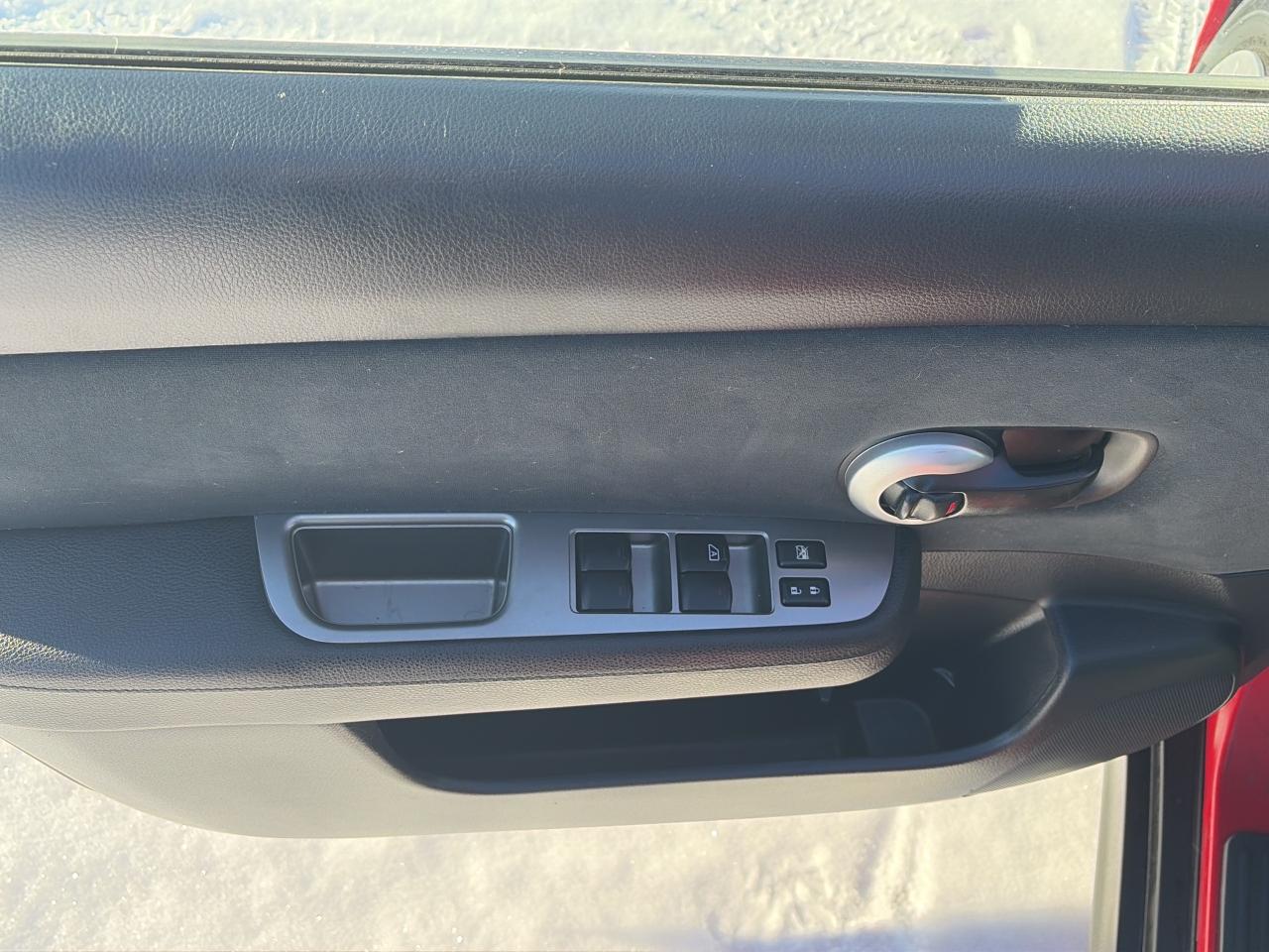 2012 Nissan Versa LOW KM-CLEAN CAR-1.8L-DRIVES EXCELLENT Photo