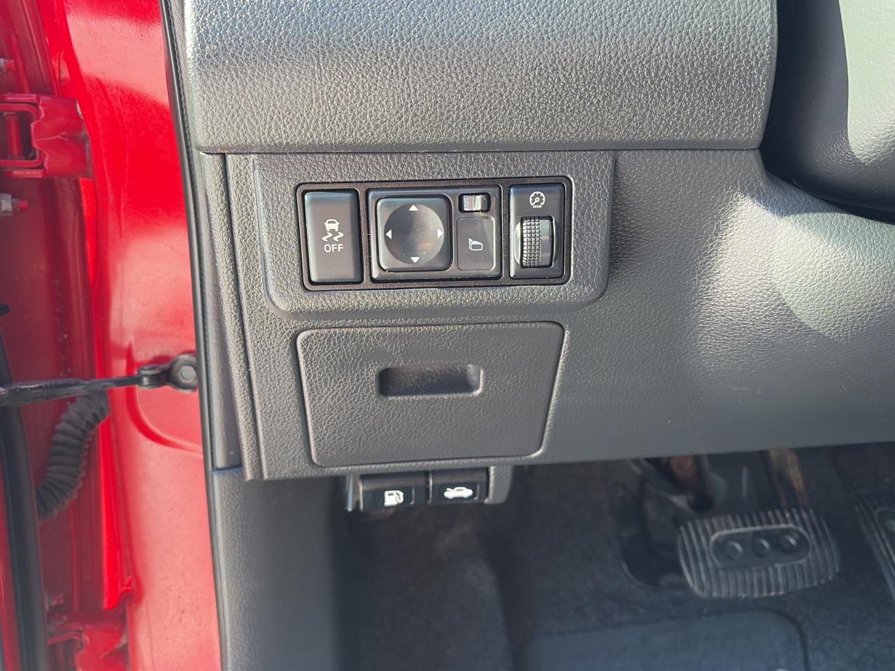 2012 Nissan Versa LOW KM-CLEAN CAR-1.8L-DRIVES EXCELLENT Photo