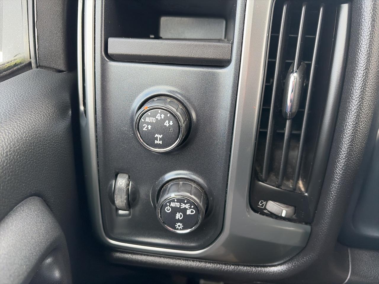 2016 Chevrolet Silverado 1500 LT-ONE OWNER-LOW KM-4X4-CLEAN CARFAX Photo