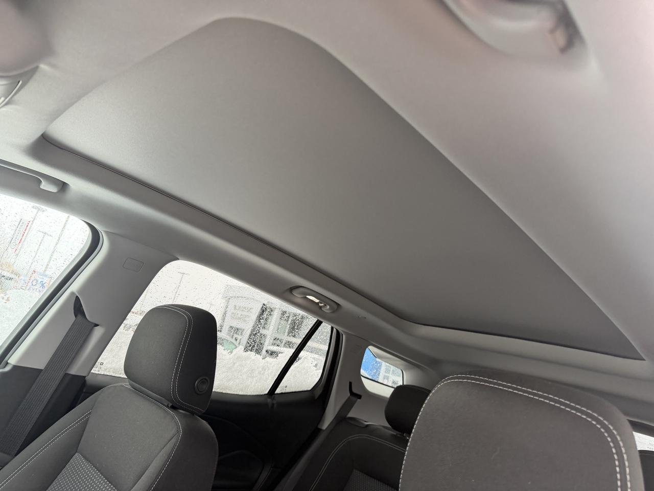 2022 GMC Terrain SLE AWD   PANO ROOF   ONE OWNER   PUSH START Photo4